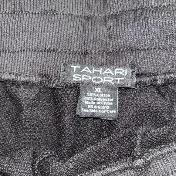 Tahari Sport, NWT Women’s Shorts - XL - Picture 2 of 4